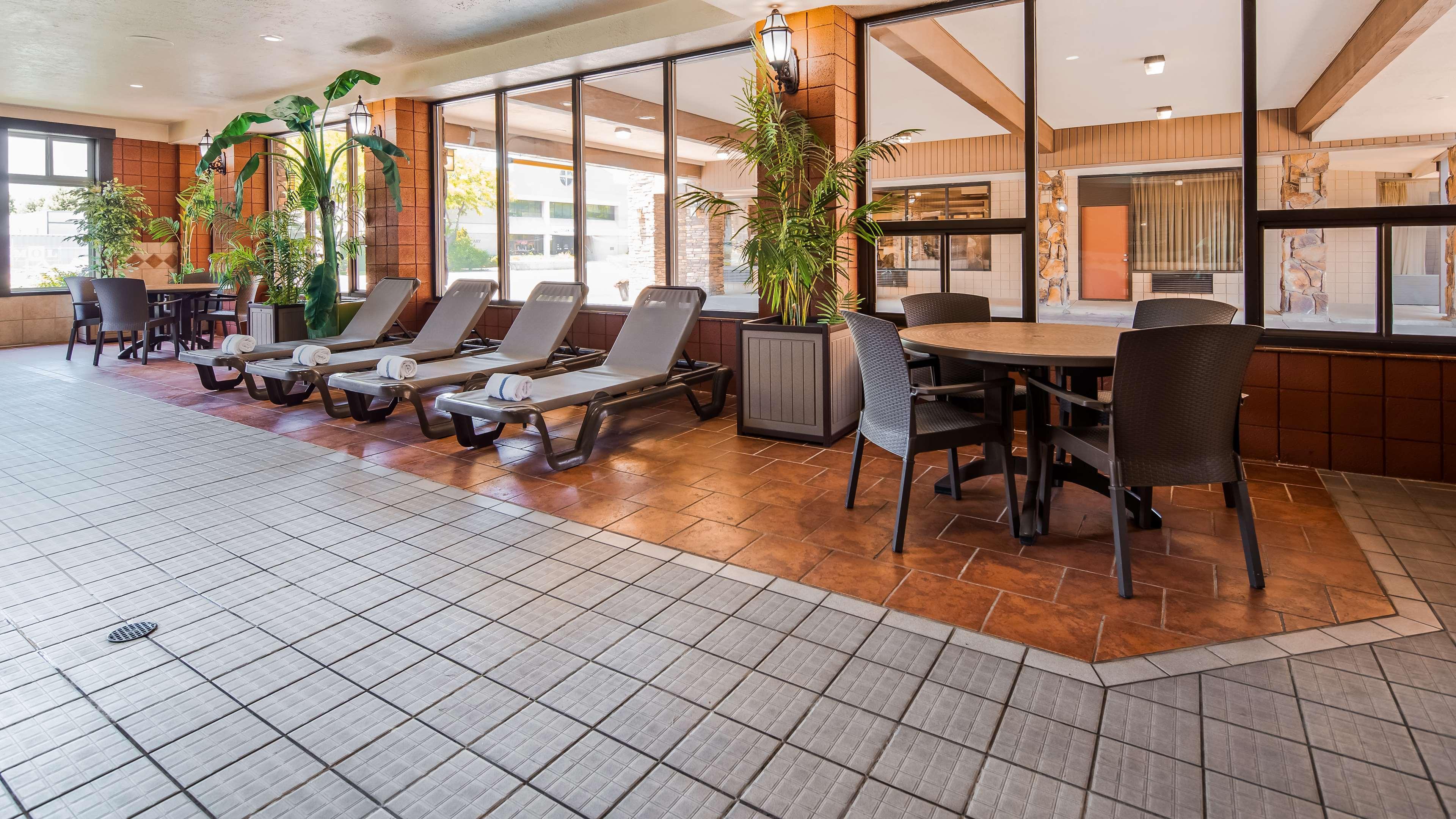 Best Western Plus Weston Inn Logan Bagian luar foto