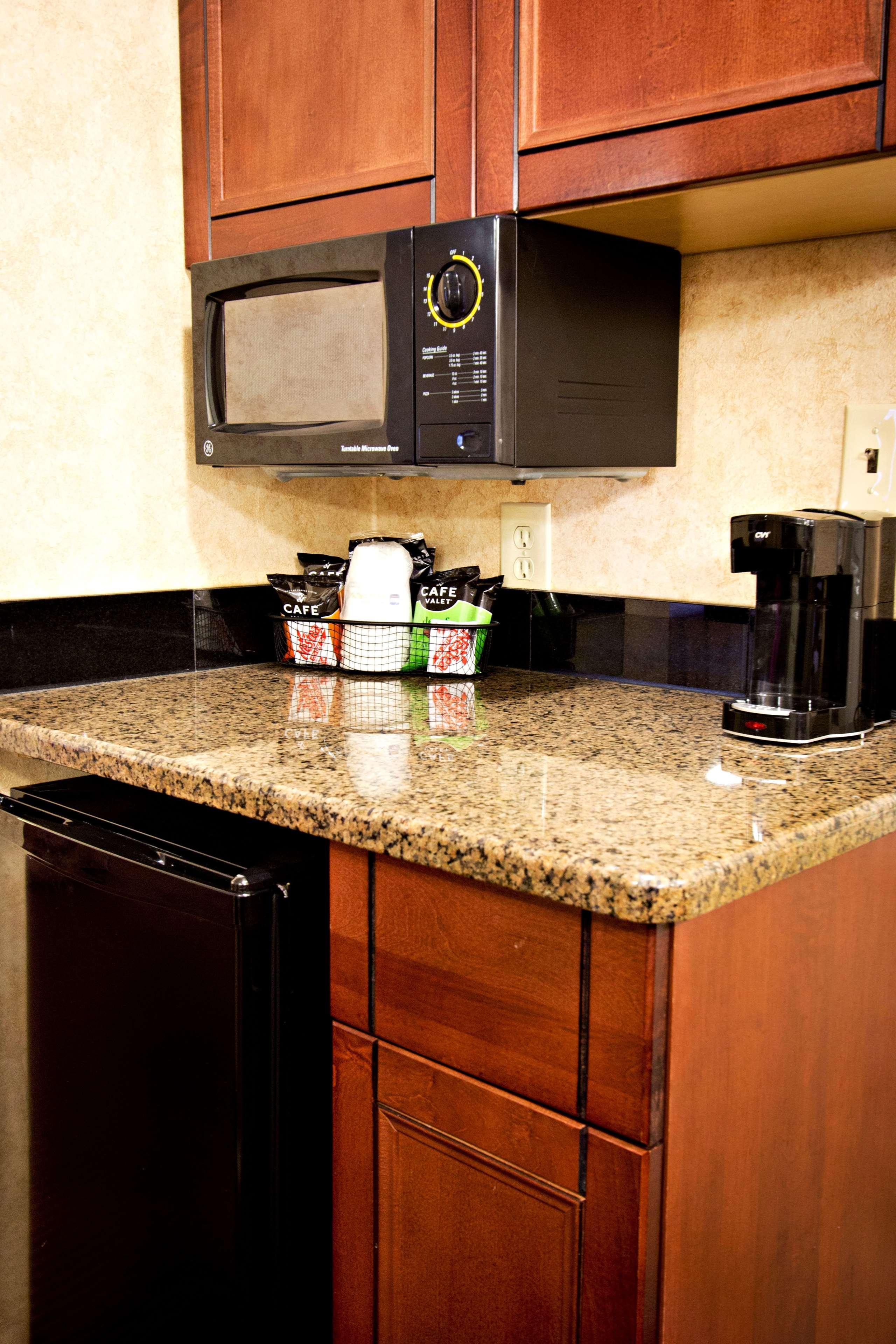 Best Western Plus Weston Inn Logan Bagian luar foto