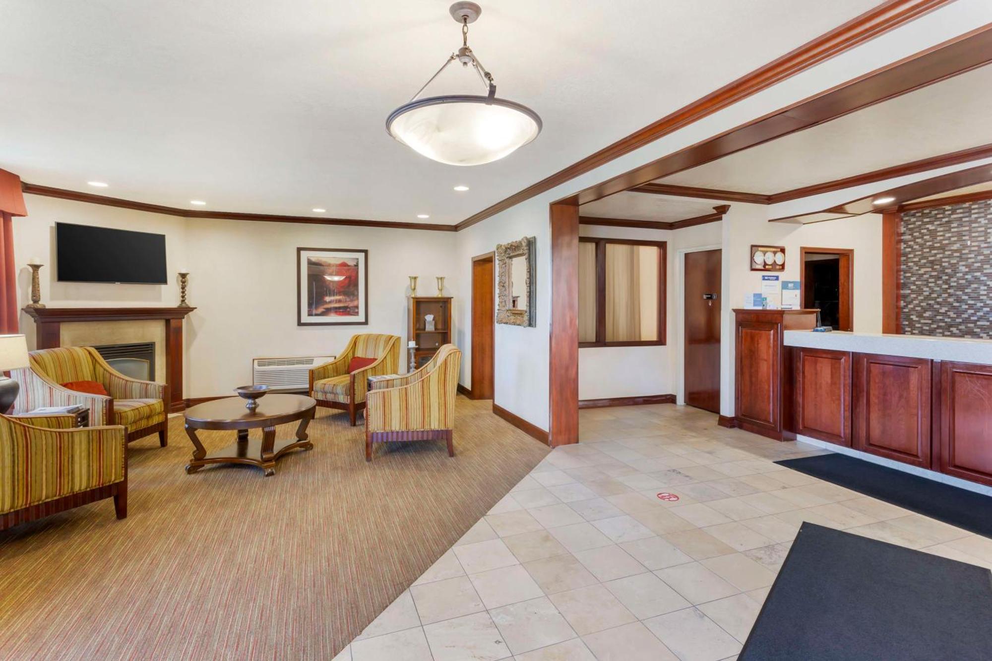 Best Western Plus Weston Inn Logan Bagian luar foto