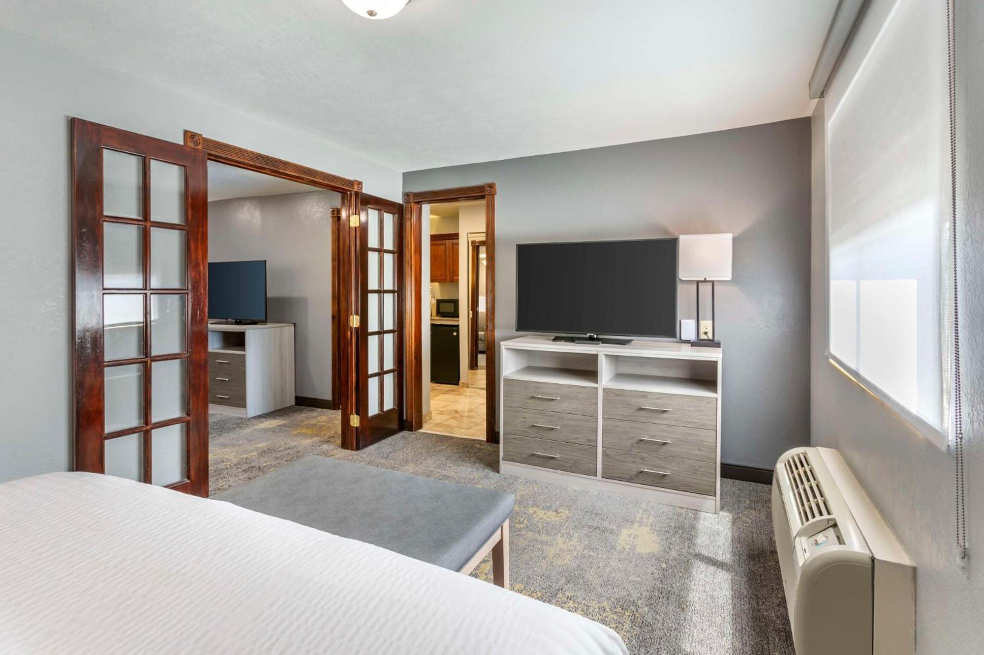 Best Western Plus Weston Inn Logan Bagian luar foto
